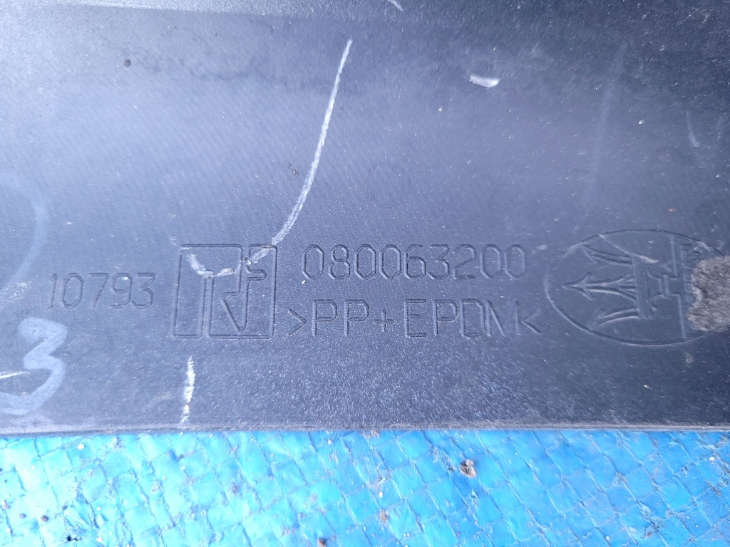 Maserati gran turismo i m145 | бампер диффузор спойлер задняя 080063200 | 0615 Недорого