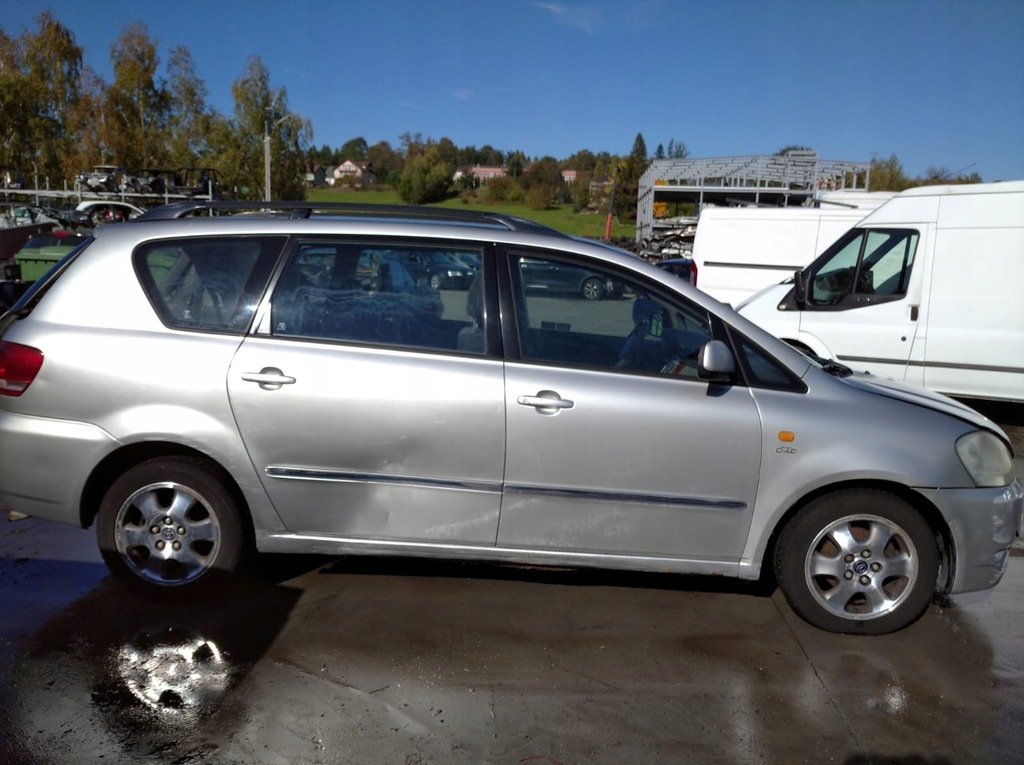 фото №16, Toyota avensis verso m2 01-03 лампа левая задняя задняя w крыло