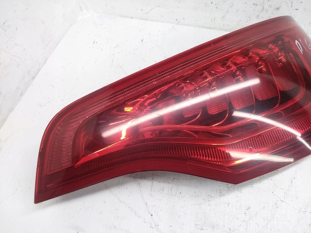 фото №8, Audi q7 4l 2012 права сторона лампи задній кришки багажника