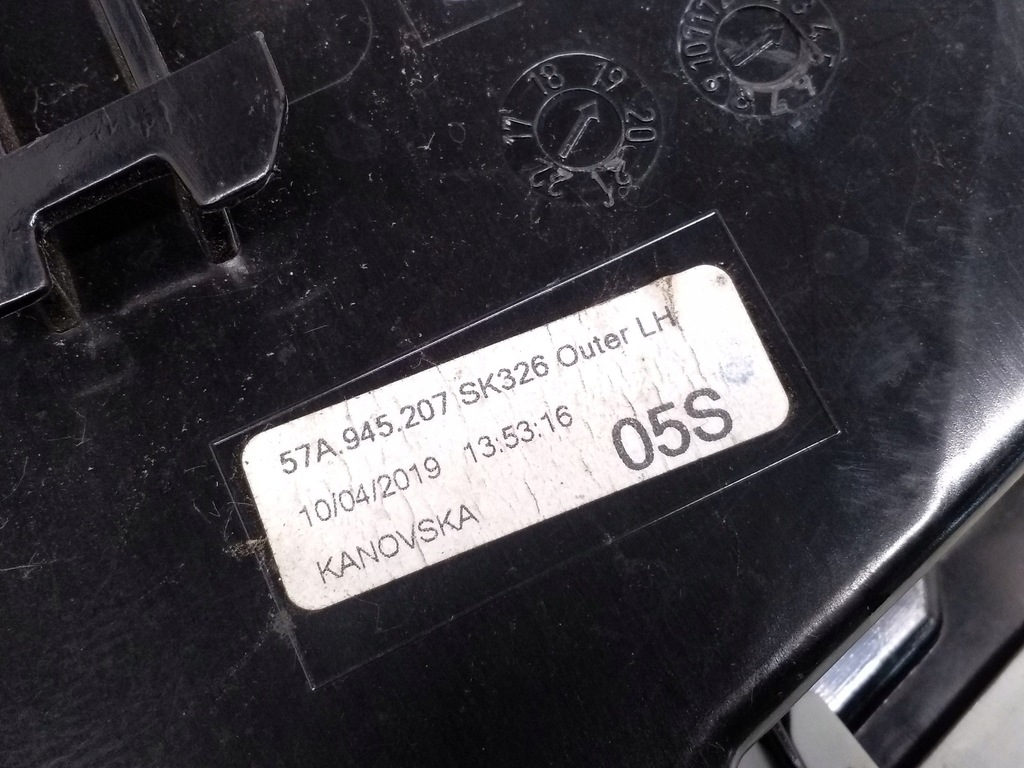 фото №8, Skoda karoq 2019 левая сторона лампа задняя