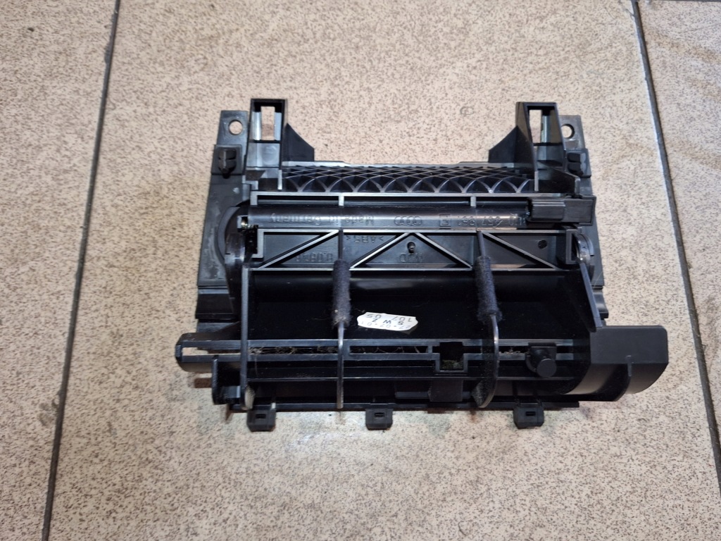 фото №4, Пепельница перед audi a4 b6