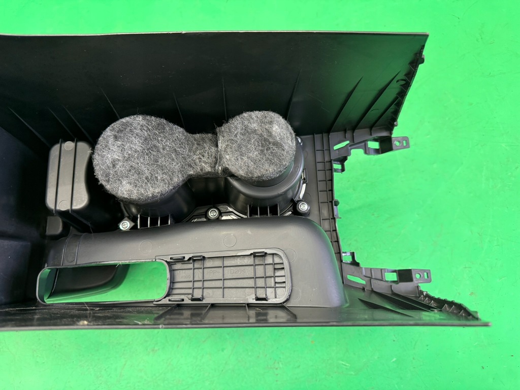 фото №10, Туннель средний подлокотник кожаный 84610-3x020 hyundai elantra v 10-16 eu