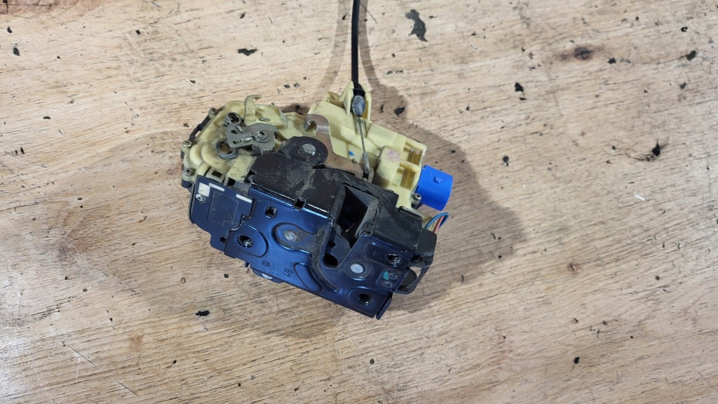 Замок двері лівий перед seat ibiza 3 6l 3d 02-08 3d 8 pin Київ