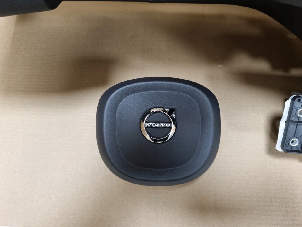 Volvo xc60 2 приборная панель кожа панель  оригинал подушка безопасности водитель пассажир коленный Киев