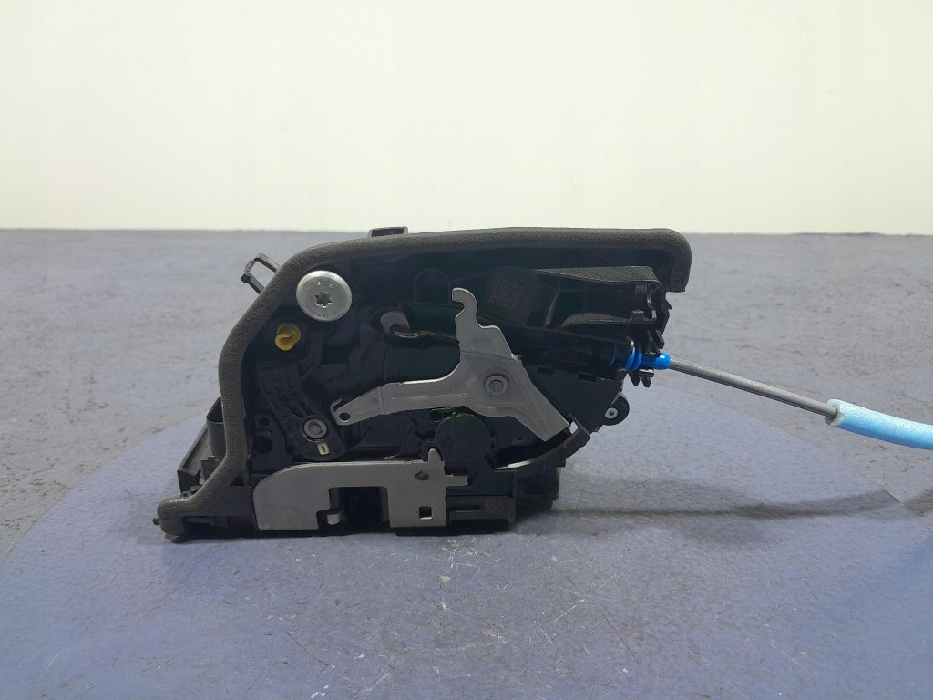 Bmw x3 g01 lci замок дверь задний  задний левый 4 pin 7473149 в Украине