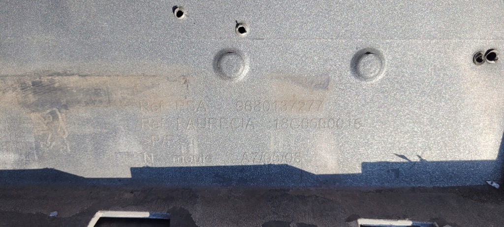 Peugeot 207 бампер передний перед / 5928 с Разборки