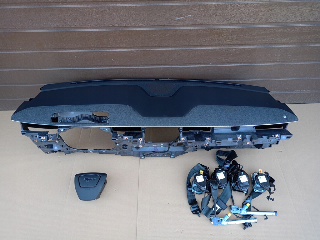 фото №8, Приборная панель консоль air bag ford mustang mach-e демонтаж