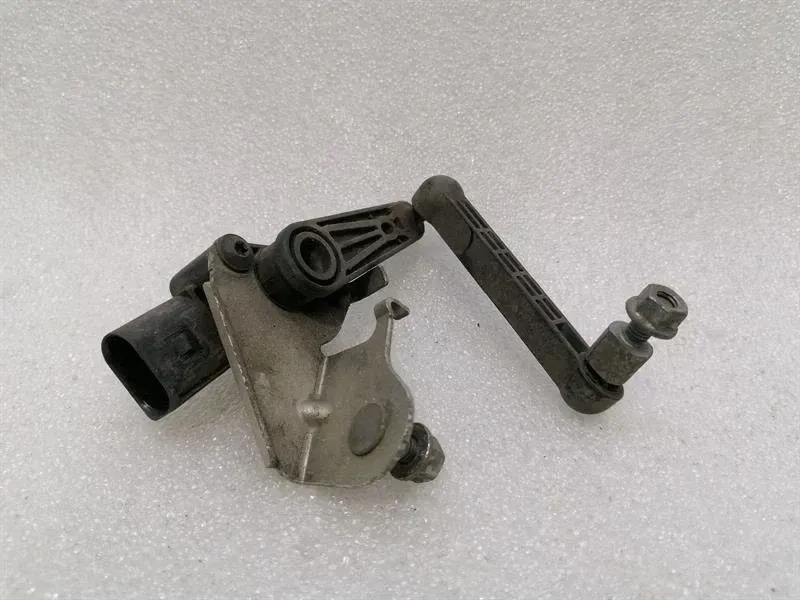 фото №1, Tesla model 3 задній лівий датчик рівня 1044971-00-c датчик рівня задній