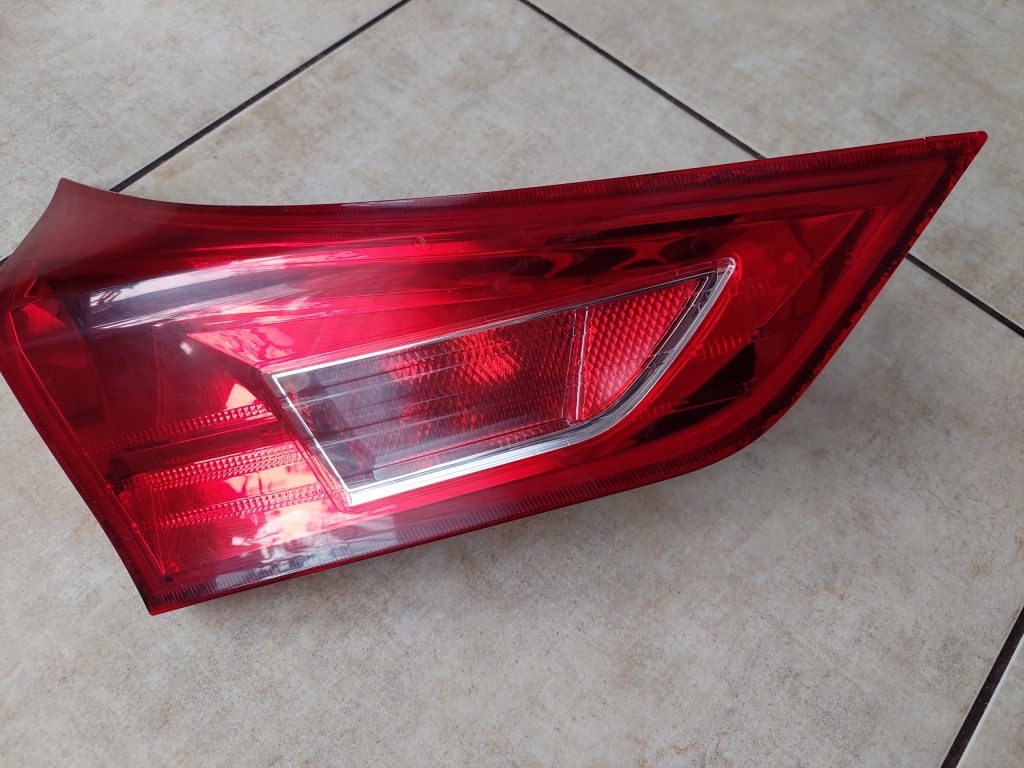 фото №5, Лівий задня -- кришка багажника -- toyota auris ii --- hb