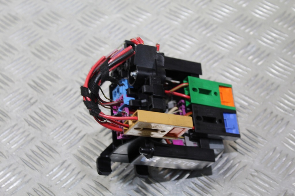 фото №1, Коробка предохранителей audi q5 8r0 8r