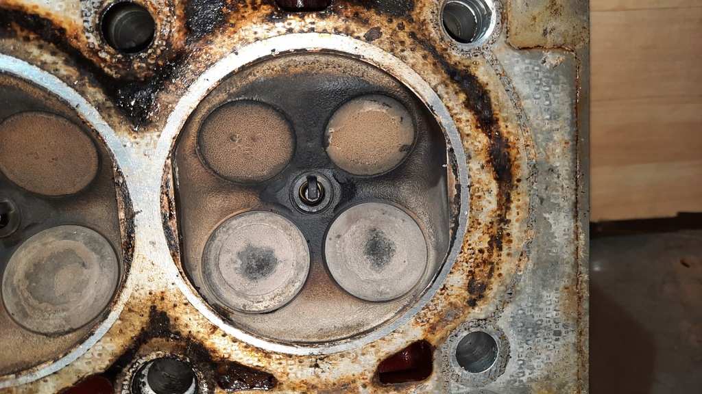 фото №8, Головка двигателя валы volvo v70 ii 2.0t 1001837