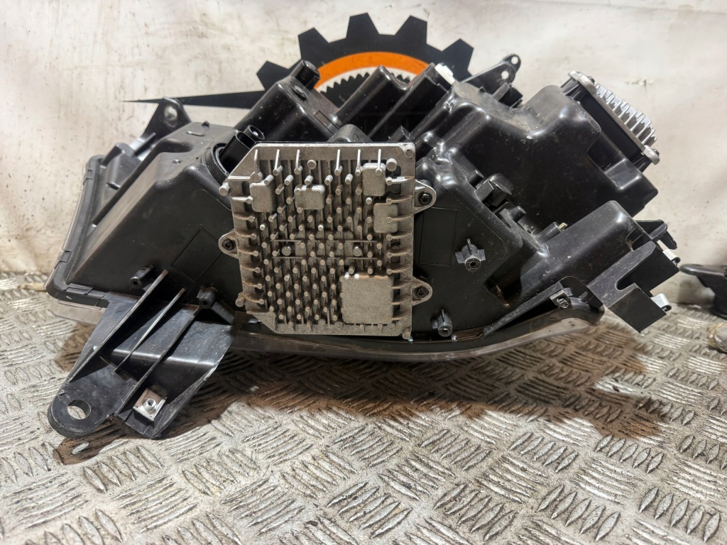 Лампа передня права afs бі-світлодіодний dodge ram 1500 2019- Зі Шроту