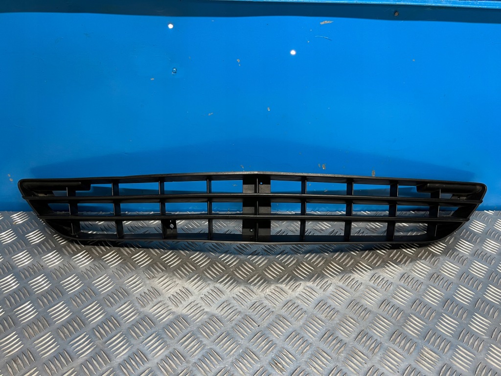 фото №1, Mercedes w251 средняя решётка бампера amg