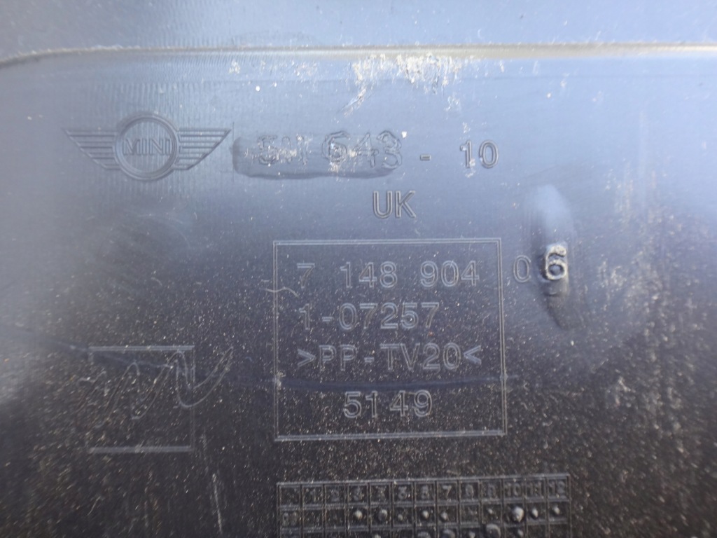 Защита пластик крышки багажника задний  mini cooper r56 Киев