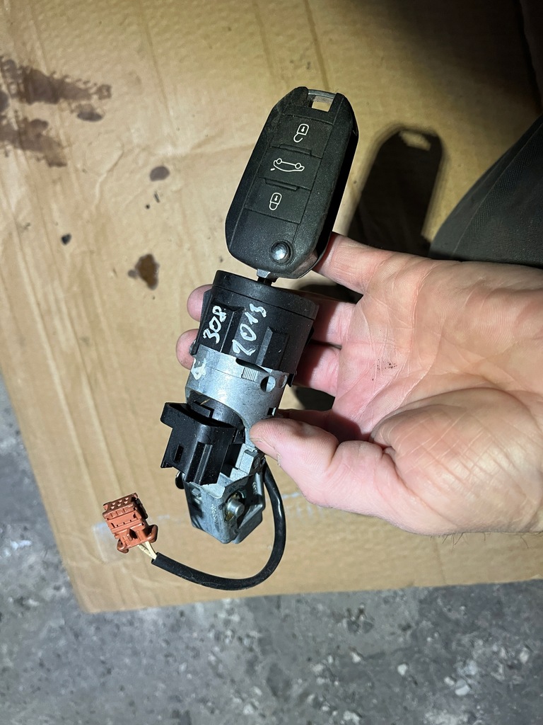 фото №1, Замок зажигания peugeot 308 t9 13 rok pilot ключ оригинал