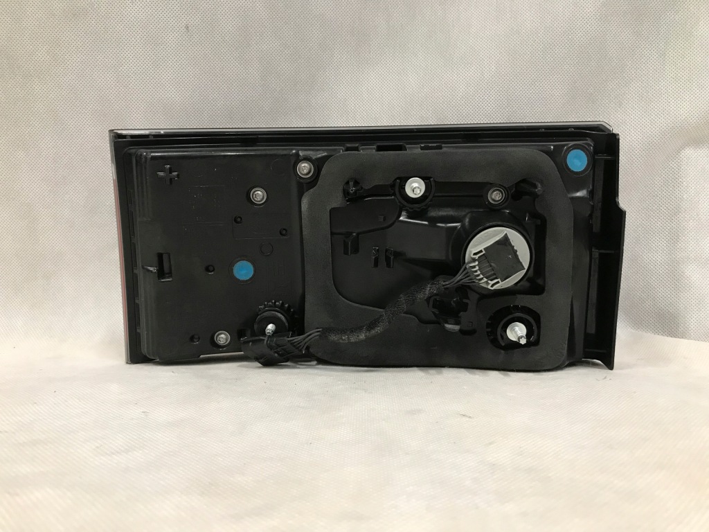 фото №3, Land rover discovery v lift 21- лампа задняя правая внутренняя base europa