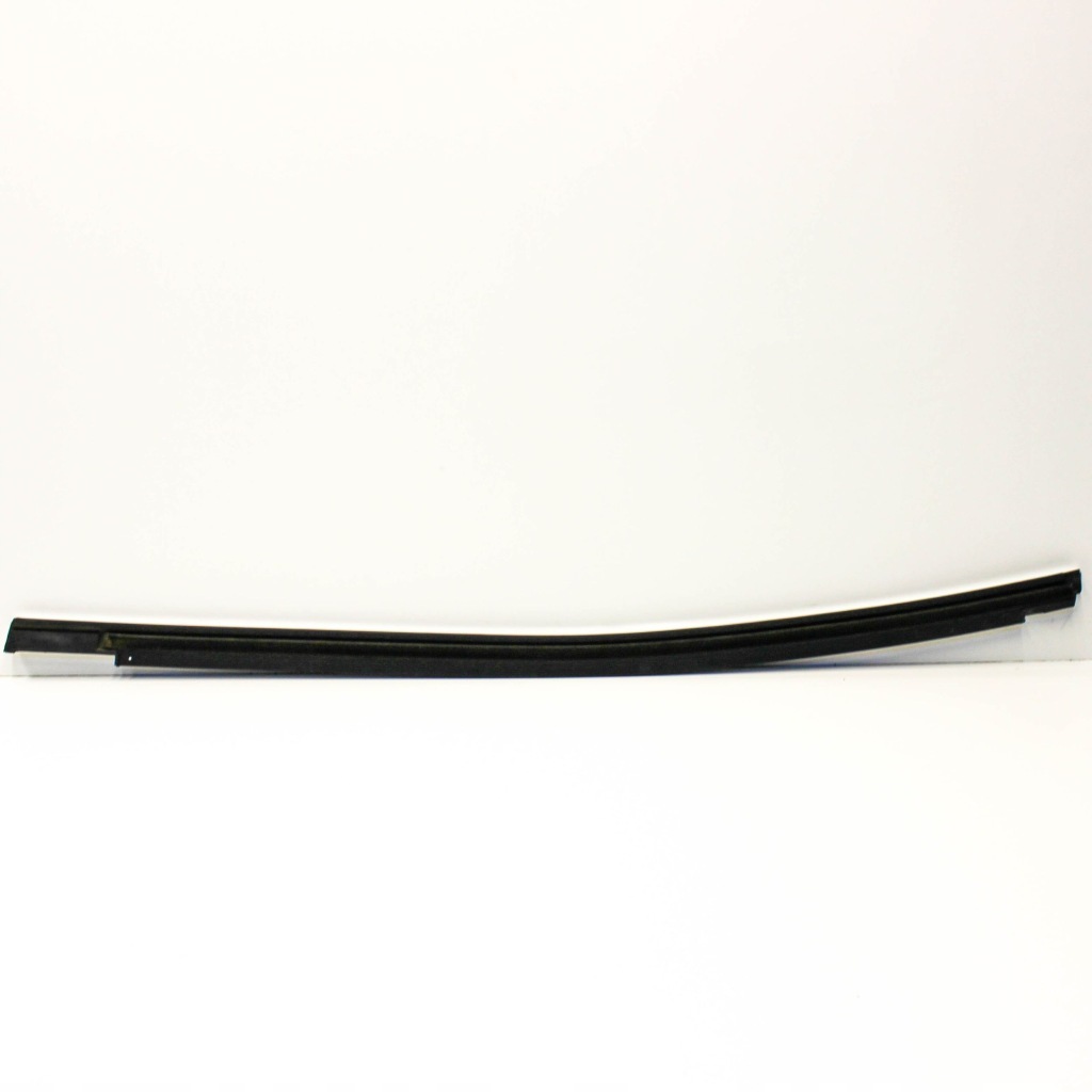 Maserati ghibli 2017 права сторона молдинг / прокладка скло двері задніх в Україні