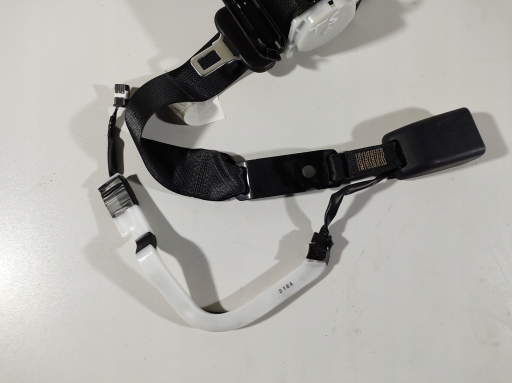 фото №3, Lexus is300h 13r pas безопасности задняя средний