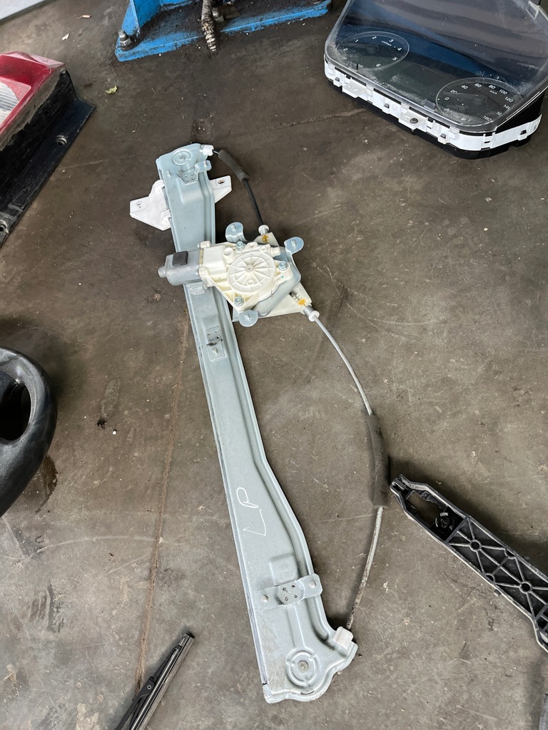 фото №1, Подъемник стекло левый hyundai h350 13- 2,5 crdi