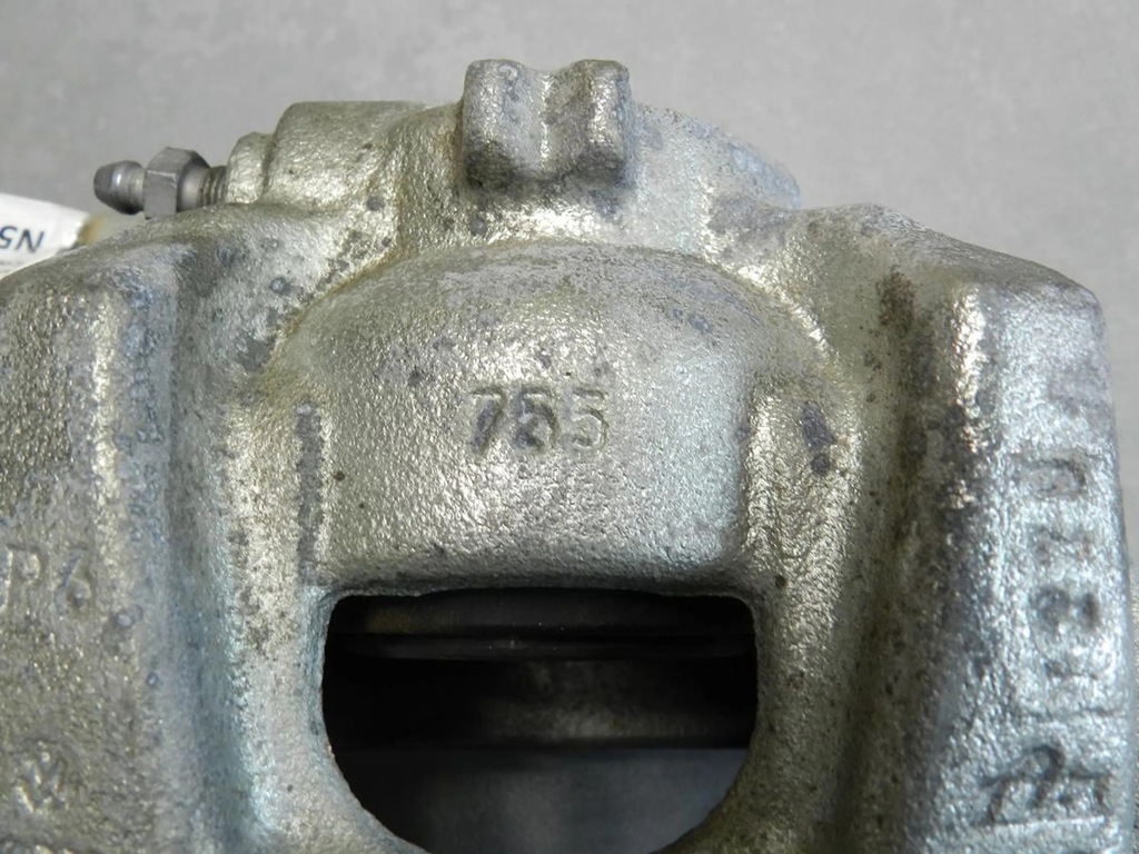 фото №11, Audi a5 8t 2.0 tdi суппорт левый перед