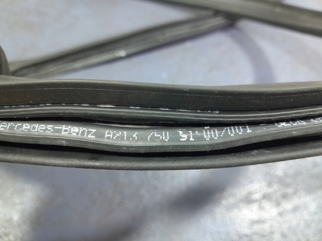 фото №5, Mercedes e w213 sedan прокладка кришки багажника