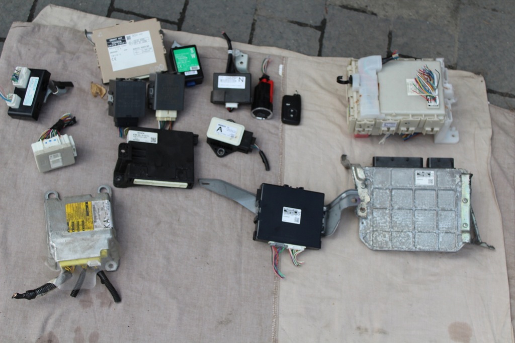 фото №14, Набор стартовый бортовой компьютер ключ toyota avensis t27 2.2 150 km 89661-05d51