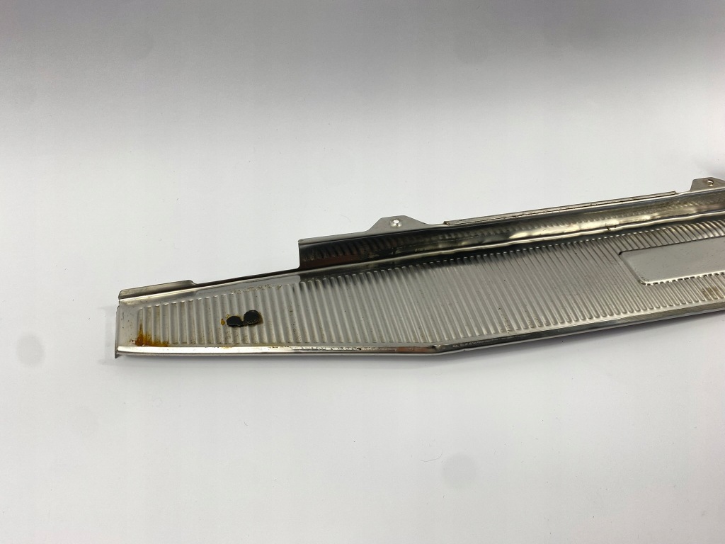 Молдинг кришки багажника накладка захист хром mercedes w124 kombi 1246980089 в Україні