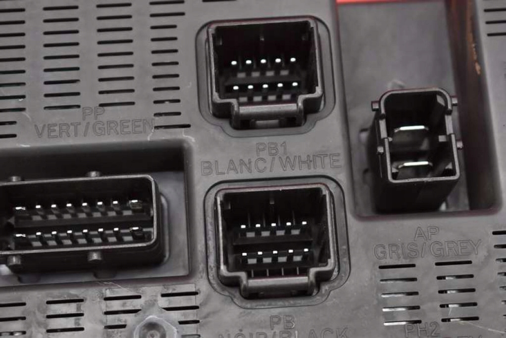 фото №10, Коробка запобіжників bsi 9663798180 peugeot 308 i t7 1.4 vti 95 km 07-11