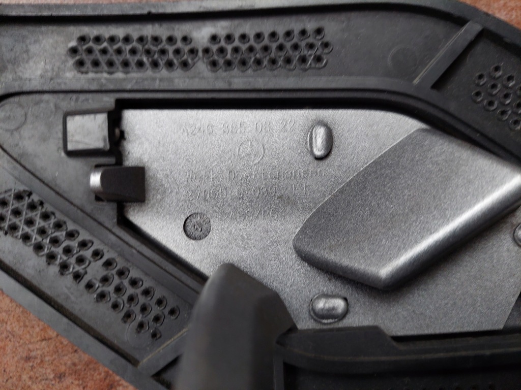 фото №3, Ліва заглушка розпилювача - mercedes b klasa w246