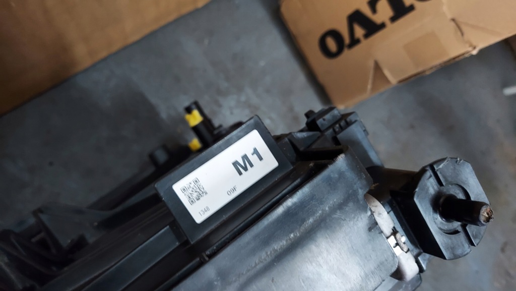 Радиатор кондиционер кондиционера воды радиатор корпус toyota rav4 v 5 19 20 - в Украине