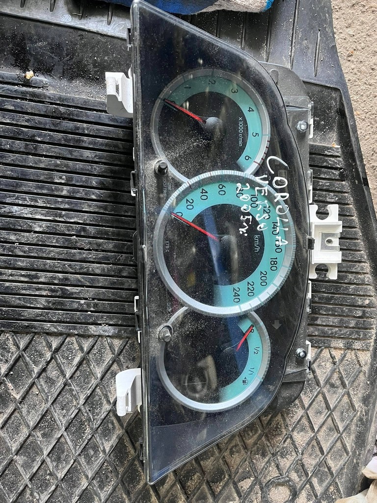 фото №1, Toyota corolla verso ii лічильник прилади europa