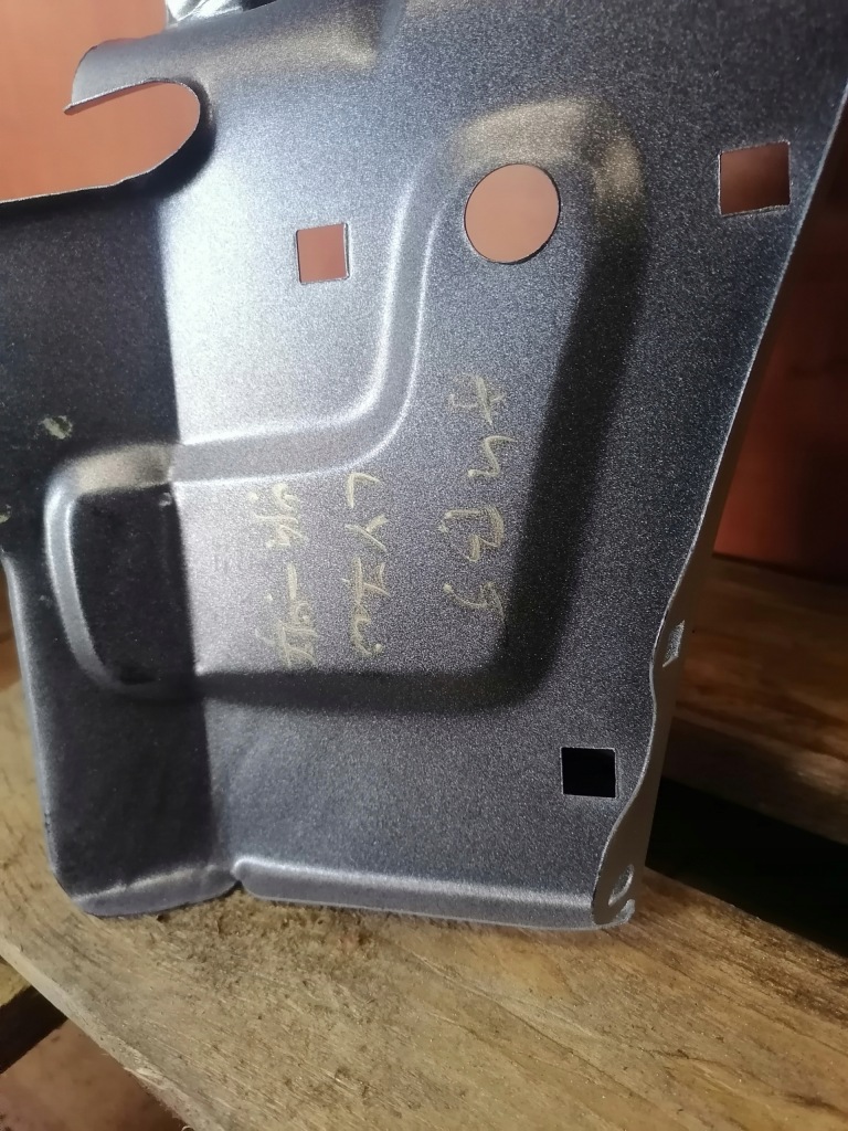 Крыло  правый  перед audi a4 b5 94-97 ly7w Доставка