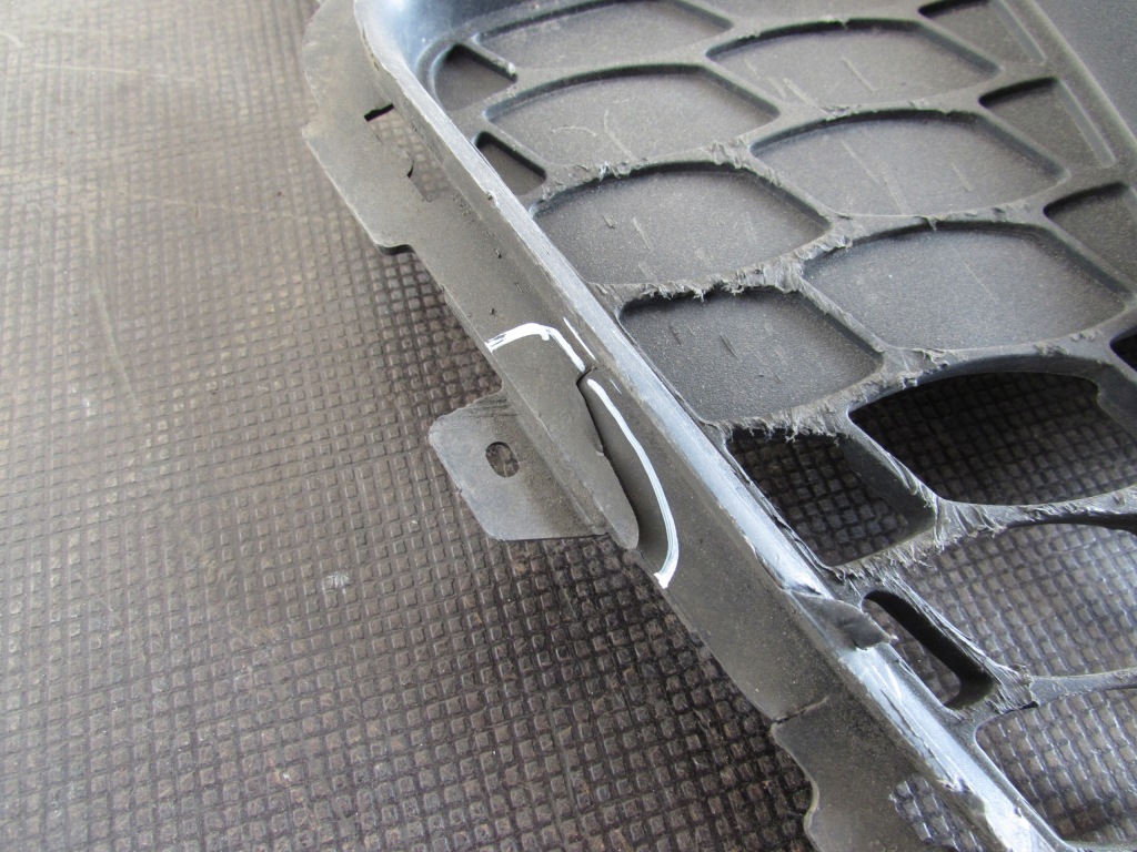 Решітка бампера середня hyundai i30 07-10r 86561-2r000 Ціна