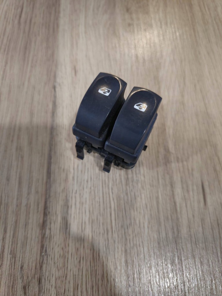 фото №1, Кнопки окон левый перед renault clio iii 214945a