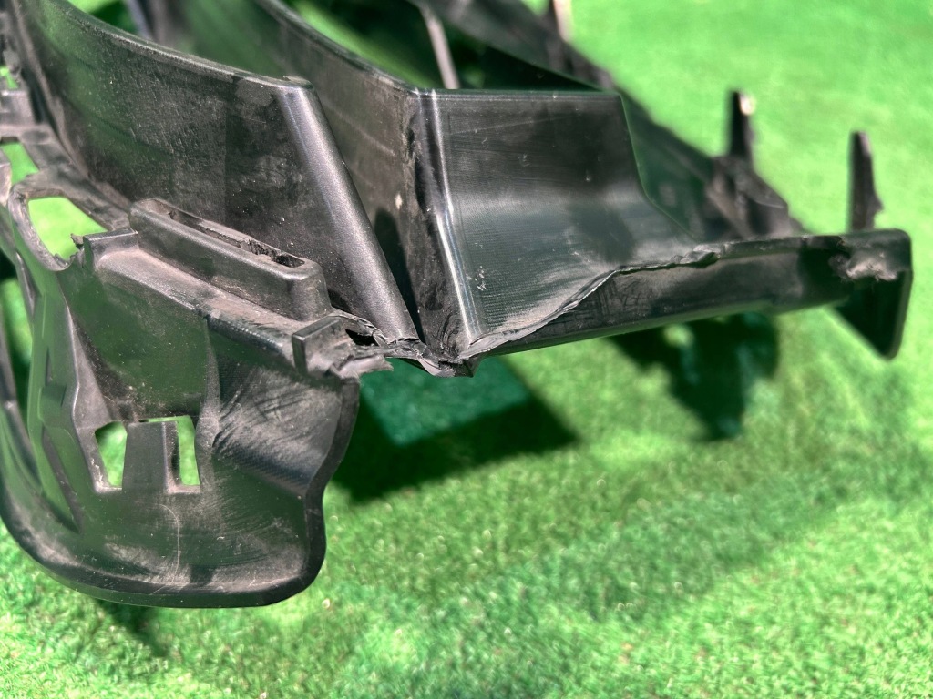 Bmw 1 f40 решётка бампера левая перед передняя 7459717 в Украине