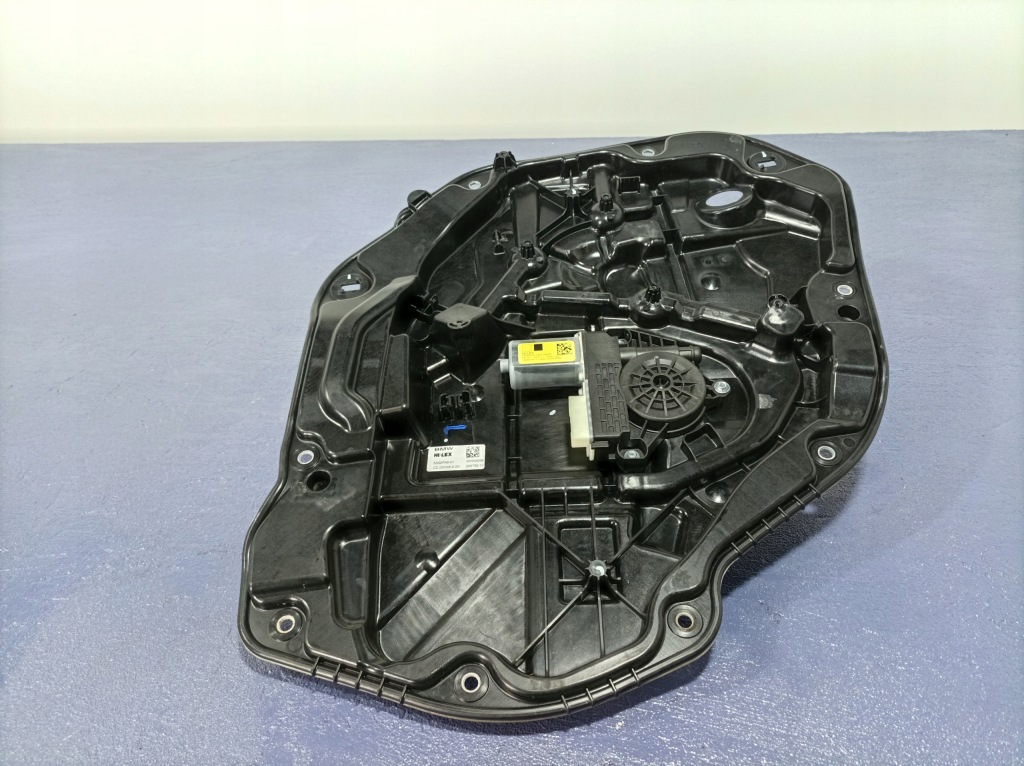 фото №1, Bmw 1 f40 подъемник стекло дверь задняя правый 229752