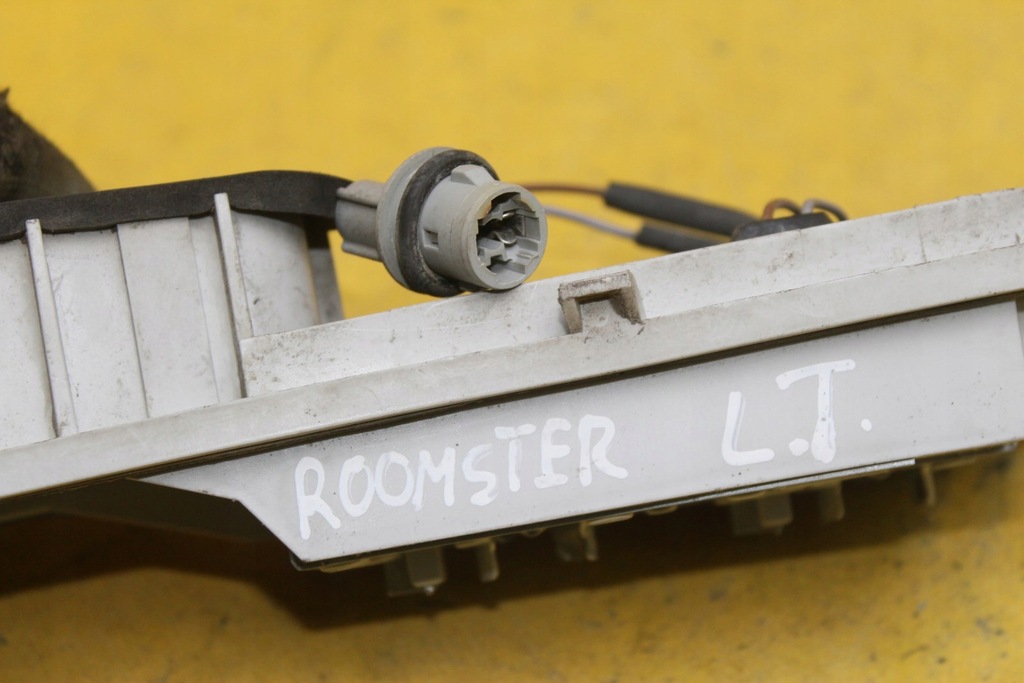 фото №11, Вкладыш лампы левый задняя roomster 5j7945257