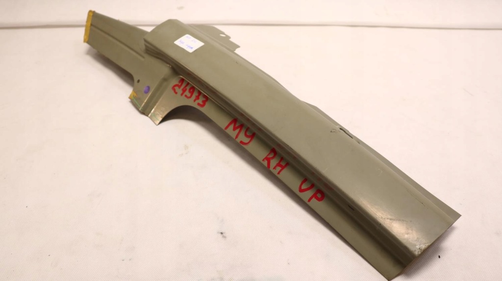 Tesla model y 2020- обшивка верхній стійку  правий задній 1549231-sc-a Недорого