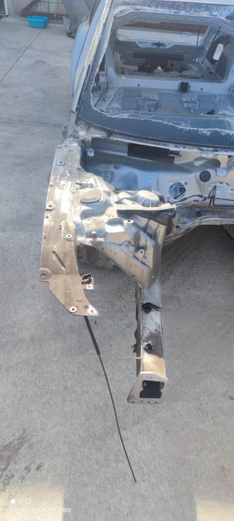 фото №2, Четверть лонжерон подкрылок правый перед a6 c7 lift