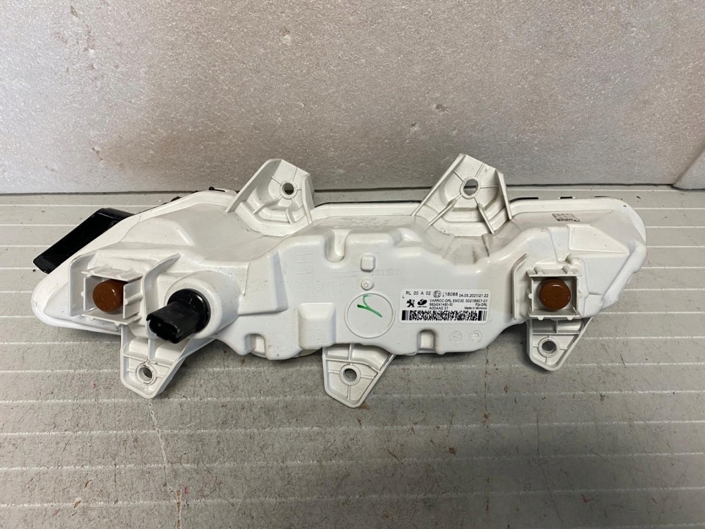 Противотуманная фара левый drl led peugeot 208 2 19- 9824241480 Цена
