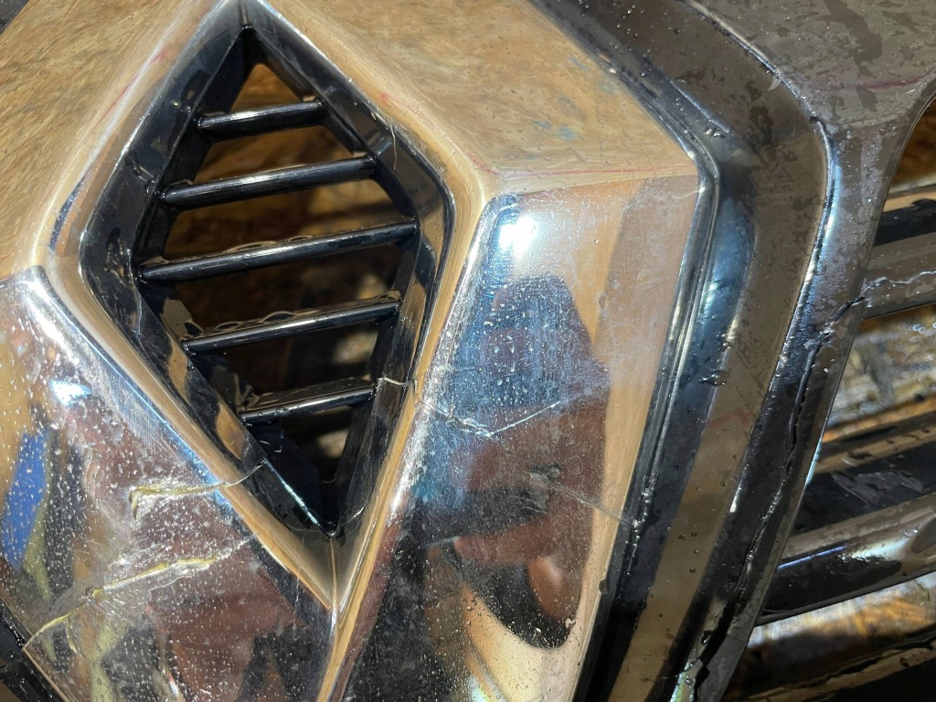 Renault megane iv 4 16-20 решётка  решётка радиатора решётка средняя бампера перед с Разборки