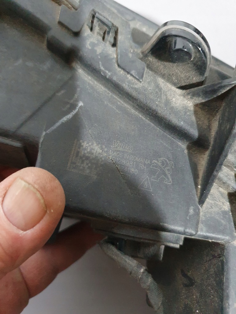 Противотуманная фара правый led drl кронштейн peugeot 208 2 2008 2 оригинал 9824241180 Киев