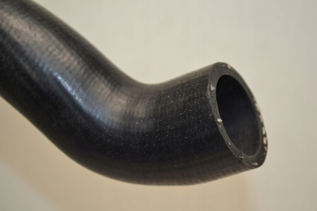 Mercedes w123 280 280e шланг пабтрубок  радиатора Недорого