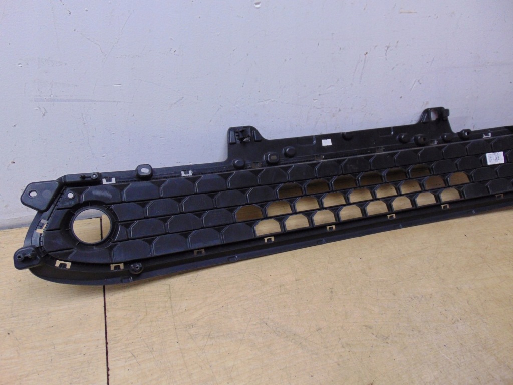 Решётка w бампер средняя hyundai kona рестайлинг  86560-j9cb0 Оригинал