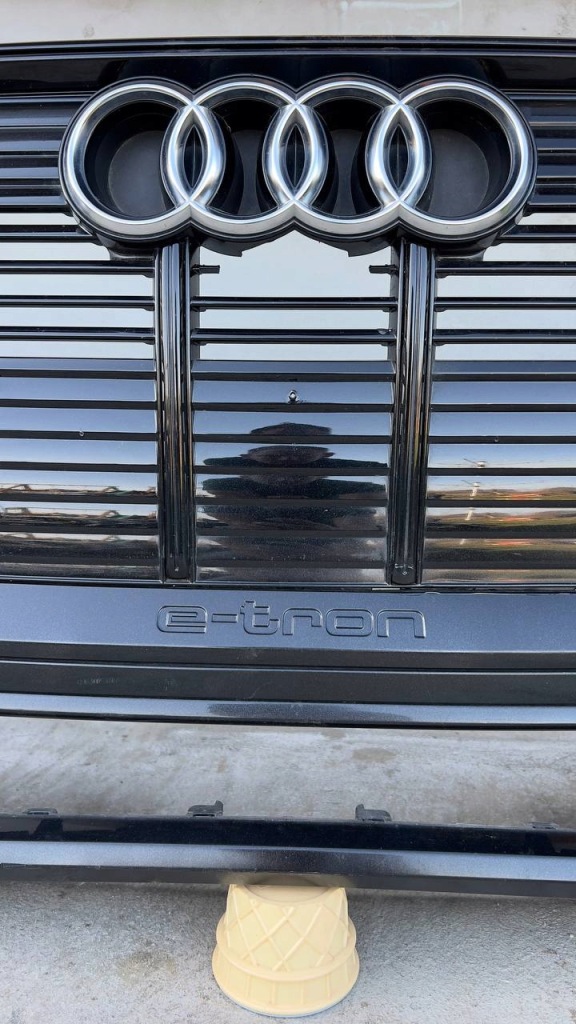 Audi e-tron 4ke бампер передній s-line piano black 4ke807065dgru poznan Недорого