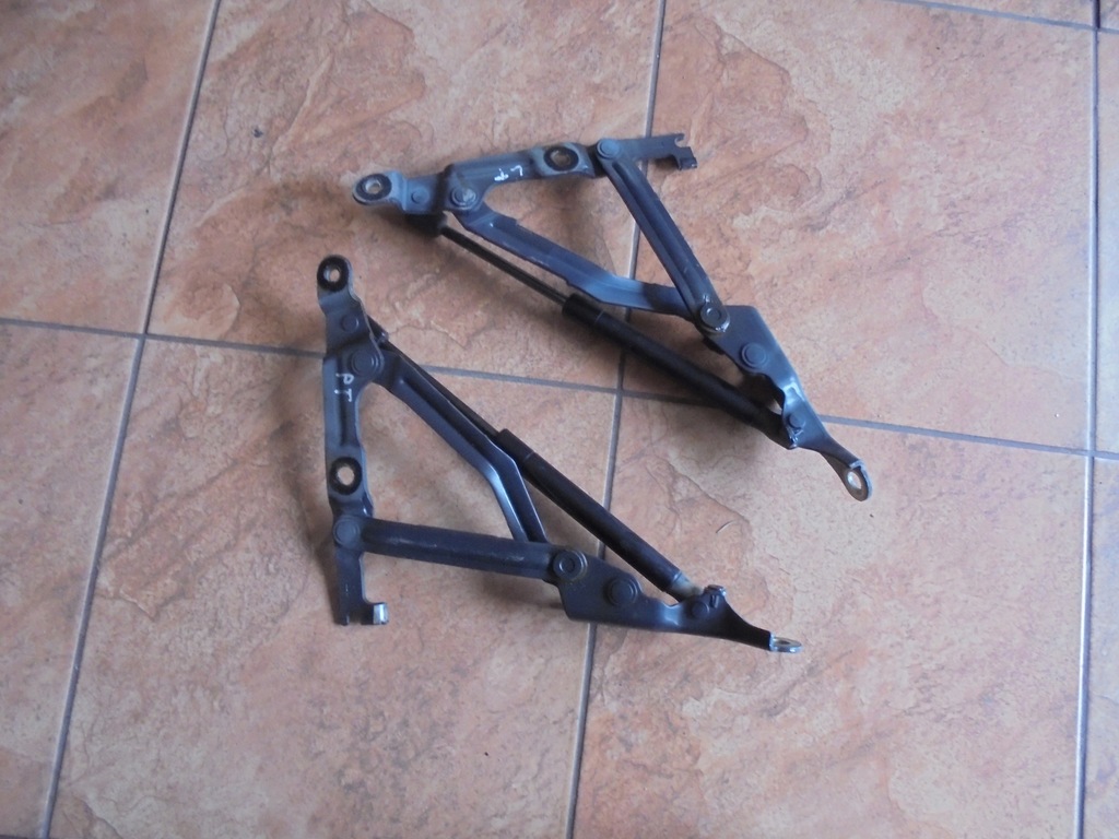 фото №2, Mazda 6 2.0b 03' петли крышки багажника