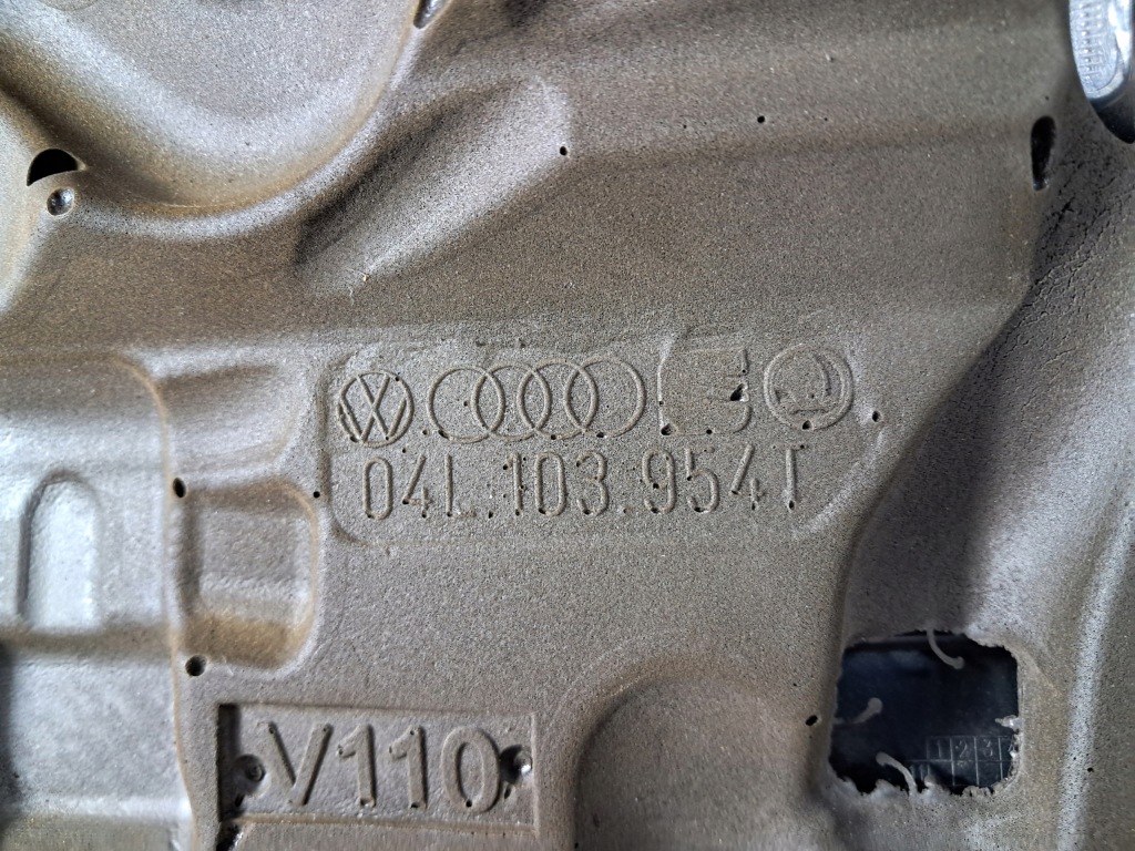 Vw touran 5t iii захист кришка двигуна верхній 04l103954t в Україні