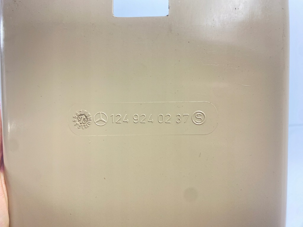 Пластик подлокотник задний  mercedes w124 ce купе бежевый кремовый 1249240237 Цена