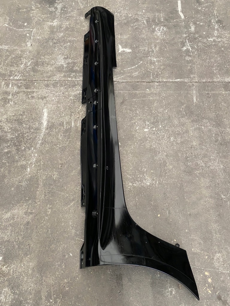 Купити Mercedes amg gt-r w190 молдинг поріг ліва