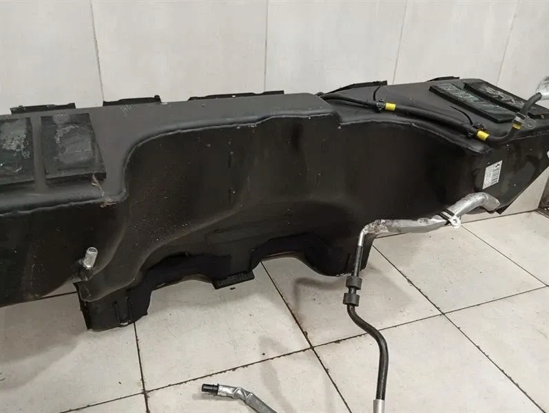 Ferrari 812 superfast f152m fuel бак 341208 в Україні